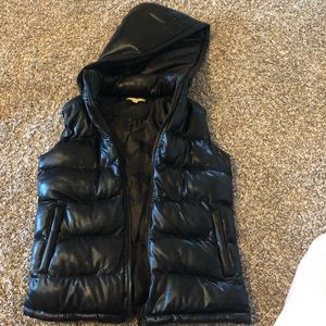 Gianni Bini puffer vest with hood